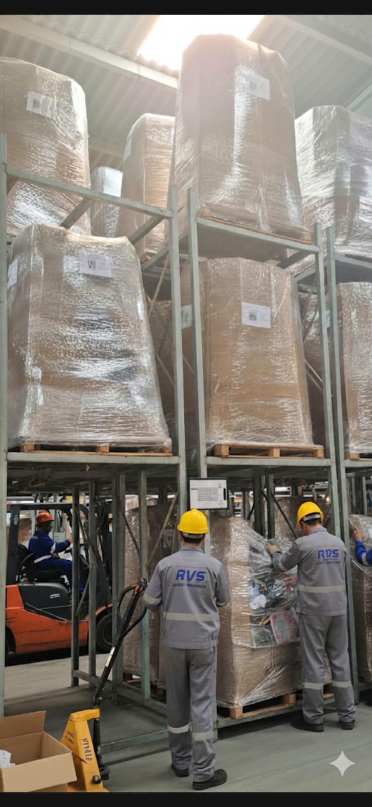 Organização de pallets em operação logística